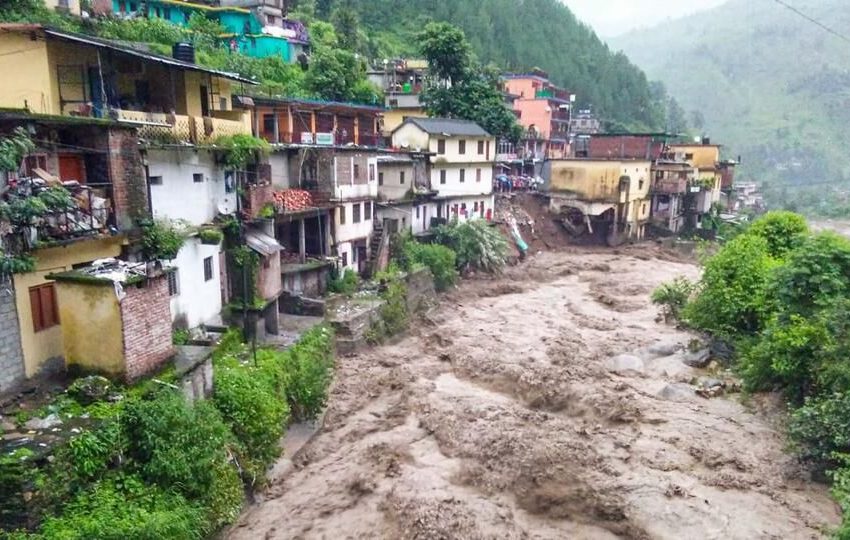  سیلاب و لغزش زمین در هند؛ 40 نفر جان باخته است و 13 تن دیگر ناپدید شده است