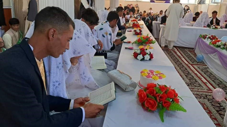 برگزاری مراسم ازدواج دسته جمعی بیش از ۱۰ زوج جوان در بامیان