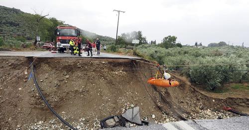  سیل در یونان پس از آتش‌سوزی‌های گسترده، جان سه نفر را گرفته است
