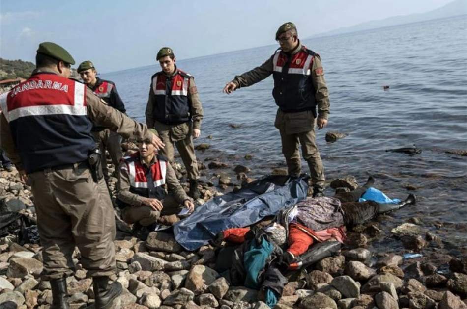 جان باختن ۲۲ تن درپی غرق شدن کشتی حامل مهاجران در سواحل ترکیه